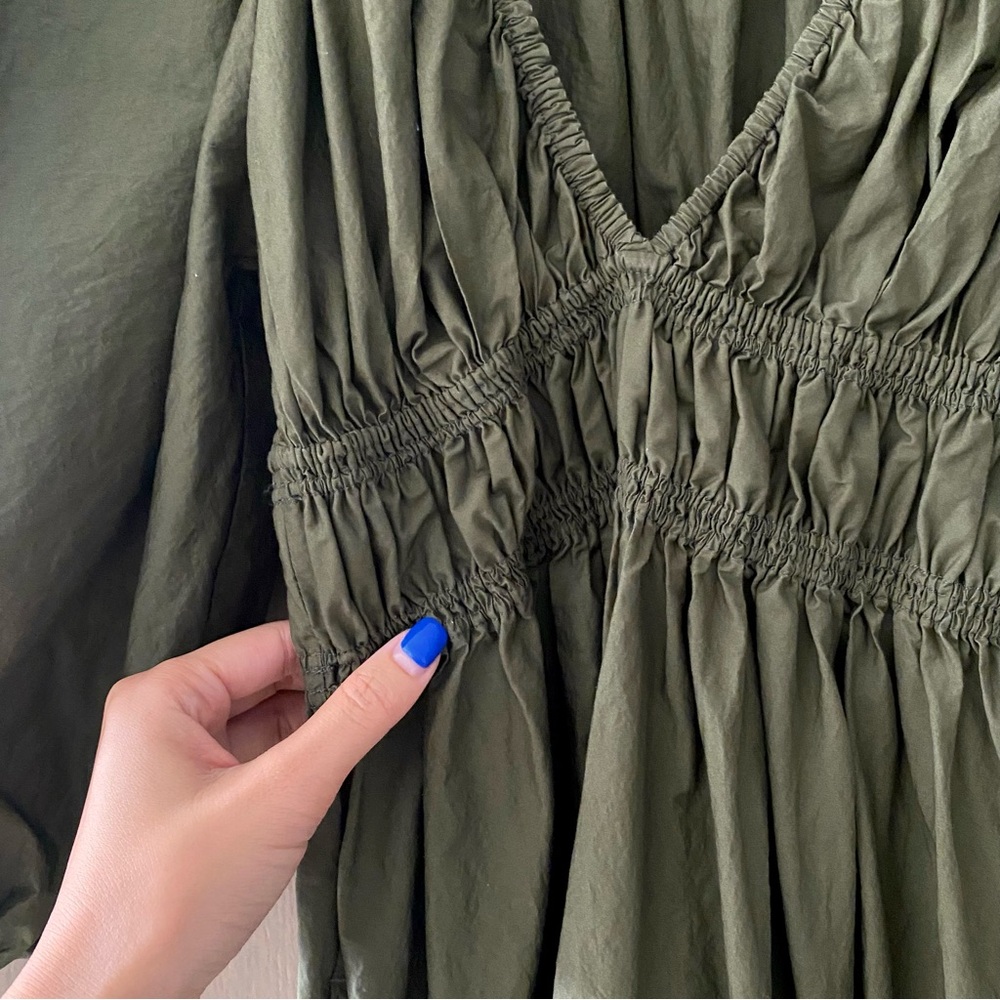 Matteau Shirred Plunge Dress cypress green - Picture 6 of 11